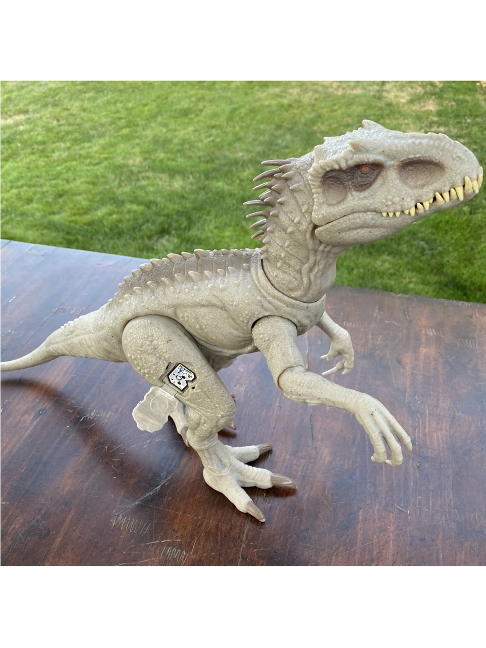 Mattel Jurassic World Dino Trackers - Camouflage 'N Battle Indominus
